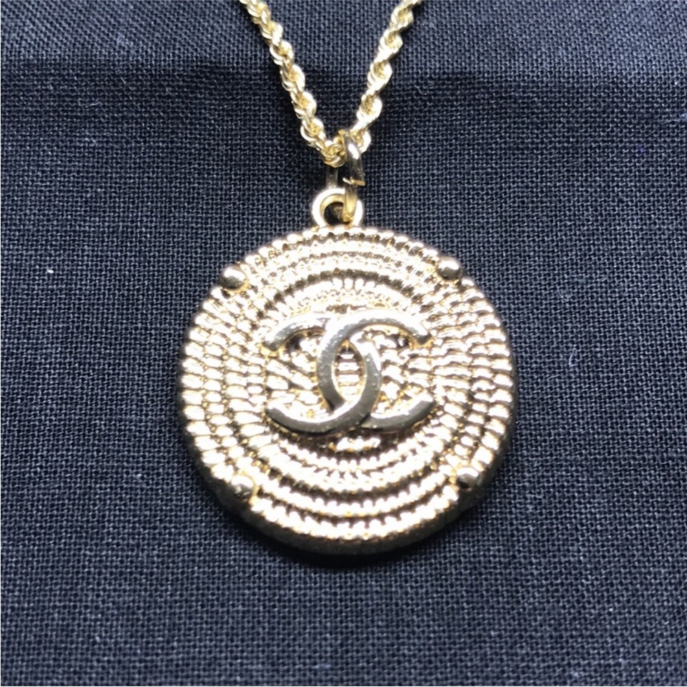 Pendent - Picture 2 of 2